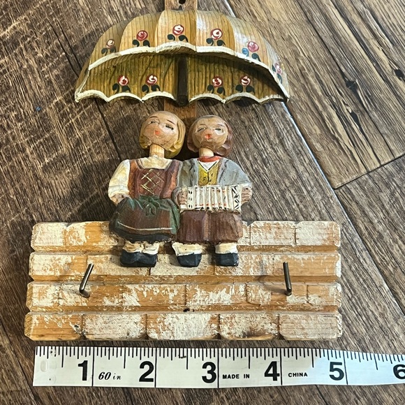 Vintage Anri Carved Wood Key Holder Singing Children Moveable Head Umbrella - Picture 8 of 8